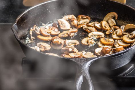 Recipe for Greek Style Mushrooms Cook Mushrooms, Canned Mushrooms, How To Cook Mushrooms, Mushroom Risotto, Mushroom Pasta, Cooking Lessons, Sauteed Mushrooms, Beef Stroganoff, Sliced Mushrooms