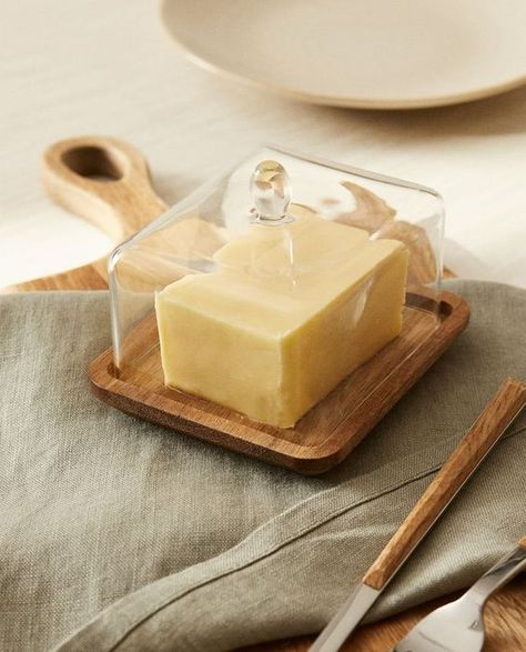 butter dish with glass lid and wooden vase Beautiful Kitchenware, Barber Shop Decor, Eating Utensils, Kitchen Organisation, Gadgets Kitchen Cooking, Barbie Dream, Plated Desserts, Cooking Appliances, Budget Friendly Recipes