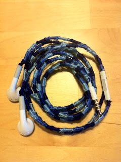 Getting Crafty and Cultured in Los Angeles: DIY Earbud Cord Wrap Headphones Drawing, Earphones Diy, Headphone Wrap, Headphones Art, Making Friendship Bracelets, Phone Cords, Cord Wrap, Diy Upcycle, School Accessories