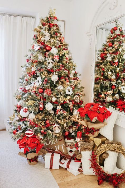 KRISTY WICKS-- Red & White New England Style Christmas Tree - Traditional yet modern with pops of red, white and gold. Affordable and elegant for 2019 holiday decor #ad Christmas Tree Inspiration Red And Gold, Red And Gold Christmas Tree, Potpourri Christmas, Christmas Tree Inspiration, Black Christmas Trees, White Christmas Trees, Christmas Potpourri, New England Style, Stovetop Potpourri