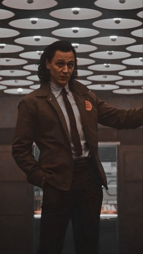 Loki In Suit, Marvel Characters Pictures, Marvel Picture Wall, Loki Tva Wallpaper, Loki Suit, Loki Aesthetic Wallpaper, Tva Loki, Loki Tva, Loki Tom Hiddleston