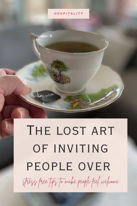 The lost art of inviting people over {stress free tips to make people feel welcome} Home Entertaining Ideas, Great Party Ideas, Guest Hosting Ideas, Christian Hospitality Ideas, Hosting Small Group, Hosting Family In Your Home, Hospitality Aesthetic, Tea Ministry, Homemaking Aesthetic