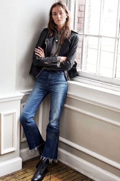 Jeans Trend, Mode Tips, Moda Denim, Career Girl, Style Casual Chic, Blazer Outfit, Cropped Flare Jeans, Outfit Jeans, Looks Street Style