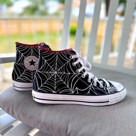 Brand: Converse Cons Size: Men’s 9 // Women’s 11 Condition: Nwot, Is Missing One Of The Shoe Laces Color: Black, White And Red Materials: Always Open To Reasonable Offers!! Bundle And Save!!! Cute Halloween Makeup, Converse High Tops, Converse Shoes, Goth Outfits, Edgy Outfits, Cute Halloween, High Tops, Shoe Laces, Me Too Shoes