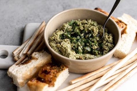 Green Olive Tapenade Chia Fresca, Green Olive Tapenade, Tapenade Recipe, Best Dip Recipes, Olive Tapenade, Green Olives, Snacks Für Party, Tapenade, Green Olive