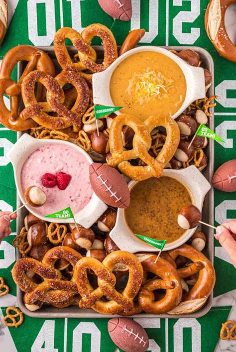 The best super bowl charcuterie board ideas, perfect for the big game. Plenty of easy boards from traditional to football-themed to dessert boards. This list has a board for everyone at the party, even the kids! Pretzel Charcuterie Board, Pretzel Charcuterie, Super Bowl Charcuterie Board, Super Bowl Charcuterie, Football Themed Food, Honey Mustard Dip, Led Truck, Pretzel Snacks, Family Dinner Night