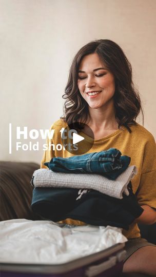 Folding Shorts, How To Fold Shorts, Folding Hacks, Clothes Folding, Fold Clothes, Kim Seo-hyung, Clothing Board, Household Help, Folding Laundry