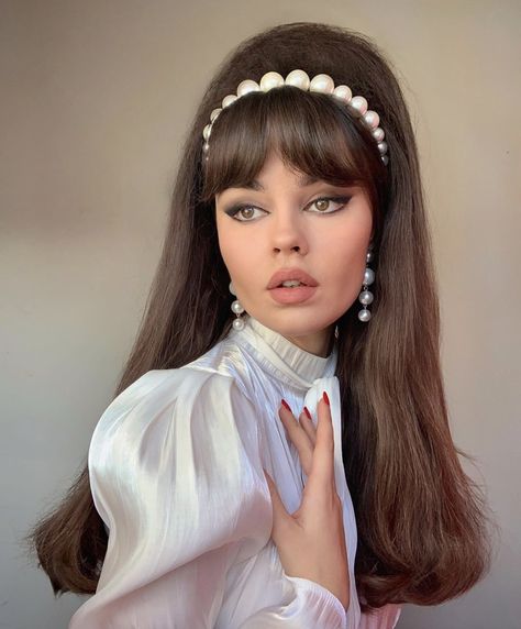 Drag Make-up, 60s Hair, Retro Makeup, Makijaż Smokey Eye, Vintage Makeup, Hair Reference, Aesthetic Hair, Vintage Hairstyles, Maquillaje De Ojos