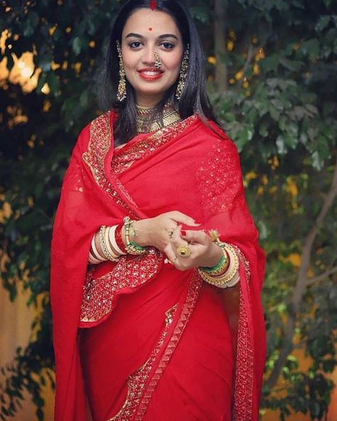 Rajput Poshak, Saree Heavy, Rajasthani Bride, Best Indian Wedding Dresses, Glamorous Saree, Cute Maternity Dresses, Rajasthani Dress, Pure Chiffon Sarees, Rajputi Dress