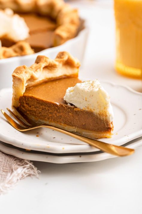 This healthy pumpkin pie is dairy-free and naturally sweetened with maple syrup and coconut sugar. It's super creamy, easy to make and guaranteed to be your new favorite holiday dessert! Dairy Free Thanksgiving, Dairy Free Pumpkin Pie, Classic Pumpkin Pie Recipe, Creamy Eggnog, Thanksgiving Pie Recipes, Pumpkin Pie Recipe Easy, Dairy Free Pumpkin, Recipes With Whipping Cream, Best Pumpkin Pie