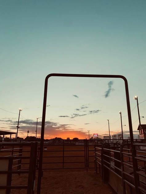 Country Aesthetic Pictures, Aesthetic Country Pictures, Barrel Racing Arena, Barrel Racing Wallpaper, Country Widgets, Rodeo Pictures, Rodeo Aesthetic, Rodeo Arena, Western Summer Outfits