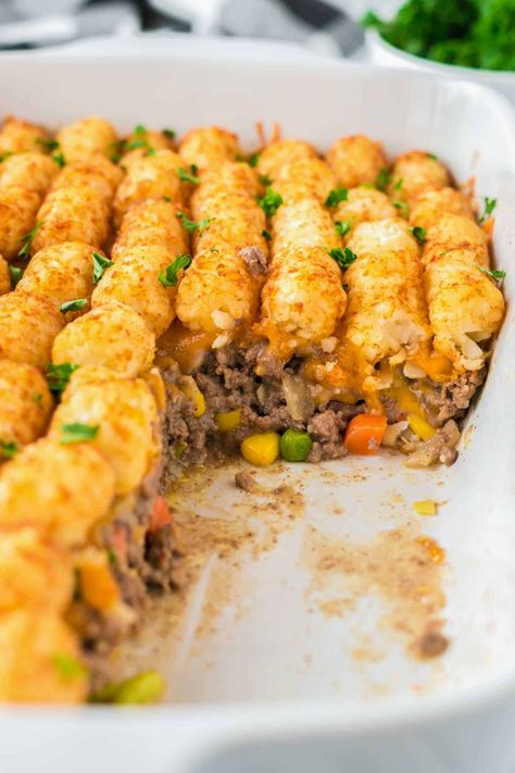 Tater Tot Hotdish, Tater Tot Casserole Recipe, Ground Beef Breakfast, Tater Tot Recipes, Kung Pao Chicken Recipe, Hotdish Recipes, Tater Tot Casserole Recipes, Chicken Tikka Masala Recipes, Canned Soup