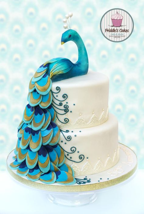 Peacock cake                                                                                                                                                     More Peacock Birthday, Peacock Wedding Cake, Peacock Cake, Magic Cake, Animal Cakes, Cake Craft, Crazy Cakes, Coconut Cake, Birthday Cake Decorating