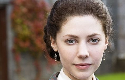 Catherine  Steadman as Tilly in "An Old Fashion Christmas" 2010 Funny Character, Old Fashioned Christmas, Tv Characters, Inspirational Images, Look Alike, My Images, Old Fashioned, Persona, Actors