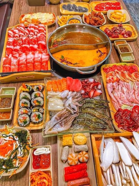 Hot Pot Aesthetic, Korean Party Food, Korean Bbq Aesthetic, Party Food Catering, Food Innovation, Bistro Food, Quotes Famous, Food Menu Design, Cooking Seafood