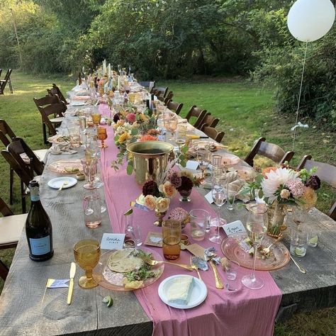 Eclectic Tea Party Mismatched China, Preppy Garden Party, Spring Birthday Party Aesthetic, Outdoor Birthday Party Aesthetic, Vintage Garden Party Aesthetic, Spring Solstice Party, Garden Birthday Aesthetic, Midsummer Theme Party, Summer Garden Dinner Party