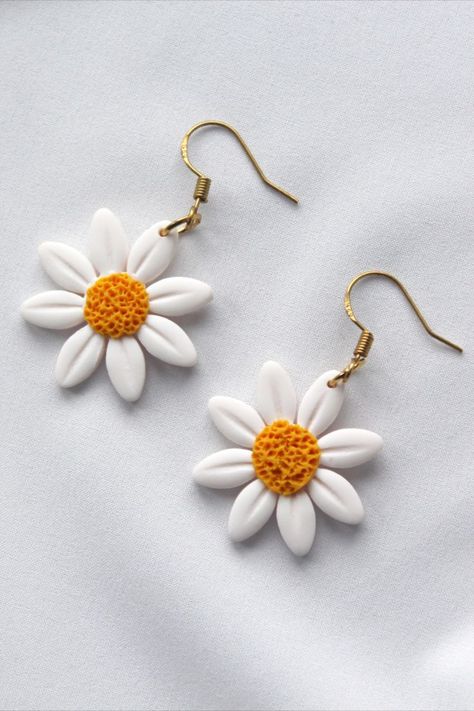 Air Dry Clay Earing Ideas, Diy Clay Earrings Aesthetic, Flower Earrings Clay, Air Dry Clay Earrings Diy Ideas, Clay Earrings Flower, Air Dry Clay Jewellery, Soft Clay Crafts, Porcelanicron Ideas, Clay Earrings Aesthetic