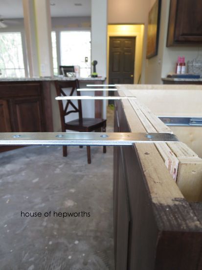 The making of a kitchen island AND bracing for the top Kitchen Island Support Ideas, Island Support Ideas, Island Countertop Overhang, Island Overhang Support, Countertop Overhang Support, Kitchen Island Overhang Support, Island Countertop Overhang Size, Kitchen Island Countertop Support, Countertop Support Legs Islands