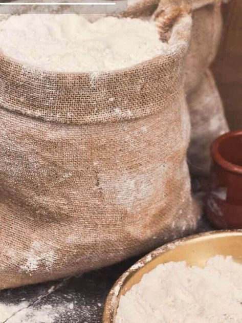 FLOUR 101 - THE DIFFERENT TYPES OF FLOUR AND WHEN TO USE THEM STORY - Serena Lissy Different Types Of Flour, Food Reference, Flour Bakery, American Chocolate, Baby Crown, Types Of Flour, Water Mill, Peeta Mellark, Pastry Flour