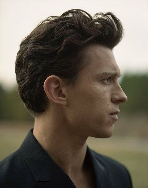 tom holland pics on Twitter: "tom holland’s side profile that’s the tweet.… " Tom Holland Pics, Tom Holland Haircut, Cool Easy Drawings, Head Drawing, Tom Holland Imagines, Esquire Magazine, Tom Holland Spiderman, British Boys, Side Profile