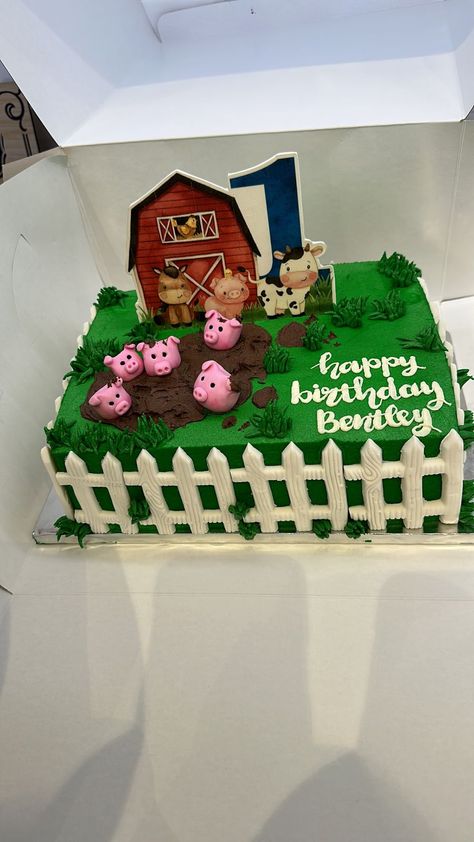 Farm Sheet Cake, Farm Animals Birthday Cake, Farm Animal Cakes, Birthday Sheet Cakes, Farm Cake, Mini Farm, Animal Cake, Strawberry Cupcakes, Farm Party