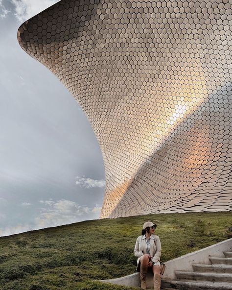 #museum #museosoumaya #museo #cdmx #mexico #mexicocity #travel #mexicotravel #museo #ciudaddemexico Mexico City Museums, Cdmx Outfit Ideas, Mexico City Aesthetic, Mexico Pictures, Mexico City Travel, Outfits For Mexico, City Lifestyle, City Museum, City Pictures