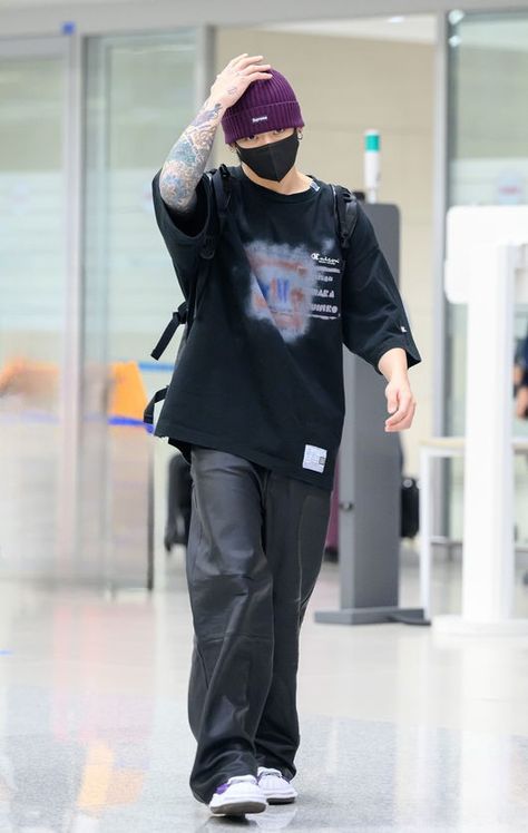 Bts Airport, Bts Clothing, Jungkook Aesthetic, Jungkook Cute, Airport Style, Incheon, Kpop Outfits, Bts Boys, Aesthetic Outfits