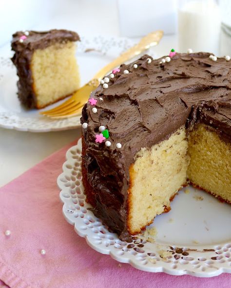 Single Serving Cake Recipe, Small Batch Chocolate Cake, Small Cake Recipe, Cake For Two Recipe, Single Serve Cake, Mini Cake Recipe, Yellow Cake Recipe, Small Batch Baking, Chocolate Buttercream Frosting