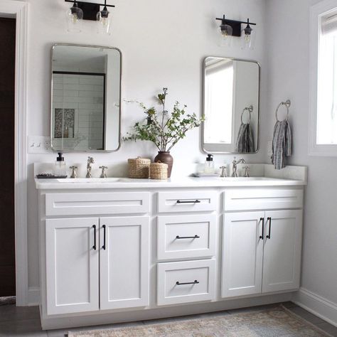 9 Double Vanity Bathroom Ideas Double Sink Bathroom Ideas, White Double Vanity, Best Bathroom Lighting, Open Bathroom, Vanity Ideas, Custom Vanity, Double Vanity Bathroom, Double Sink Bathroom, Double Sink Vanity