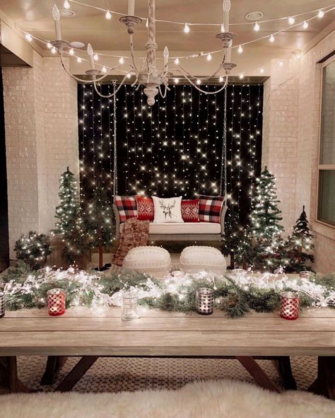 Step inside the homes of this season’s most festive and inspiring Christmas decor ideas. Home Decor Ideas Christmas, Christmas Votives, Winter Lodge, Holiday Images, Little Christmas Trees, Cute Christmas Tree, Christmas Living Rooms, Mountain Lodge, Christmas Decor Ideas