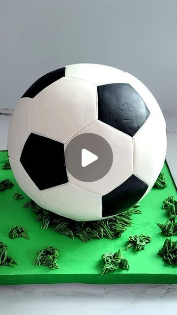 Football Party Cake Ideas, Soccer Fondant Cake, How To Make A Soccer Ball Cake, Soccer Ball Cake Ideas, Soccerball Cakes, How To Make A Football Cake, Fudbal Torta, Ball Cakes For Boys, Soccer Desserts