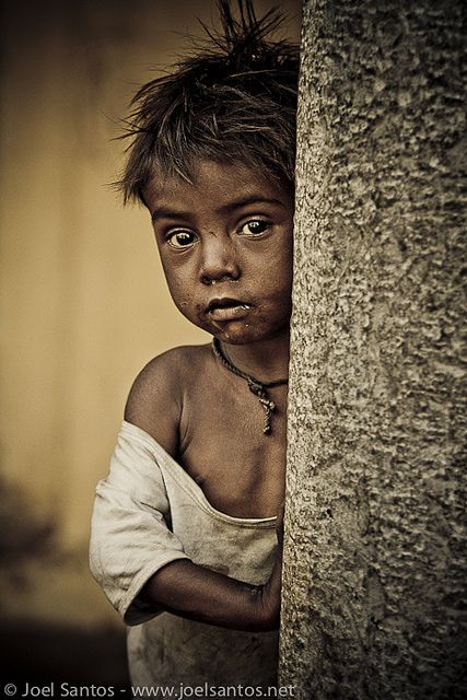 India. Photo by Joel Santos, via Flickr Kids Around The World, Poor Children, People Of The World, Migraine, People Around The World, Children Photography, Maldives, Namaste, Travel Photos