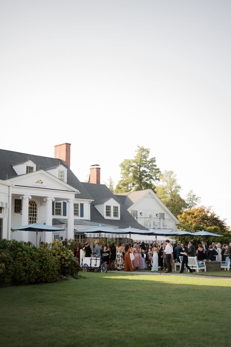 East Coast Wedding Aesthetic, Beach House Wedding, Coastal Wedding Venues, Marthas Vineyard Wedding, Modern Preppy, Preppy Wedding, Beachy Wedding, East Coast Wedding, Wedding Week