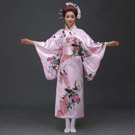 Kimono Geisha, Traditional Japanese Kimono, Island Outfit, Kimono Floral, Vintage Party Dresses, Yukata Kimono, Kimono Yukata, Kimono Vintage, Traditional Kimono