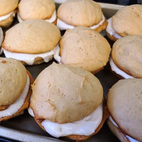 Whoopee Pie, Whoopie Pie Filling, Maple Cake, Maple Recipes, Whoopie Pie Recipe, Maple Syrup Recipes, Pumpkin Whoopie Pies, Whoopie Pie, Favorite Dessert