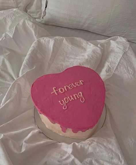 Korean Snacks, Luxury Cake, Pink Cake, Instagram Photo Inspiration, Forever Young, Food Photo, Food Inspiration, Food Blog, We Heart It