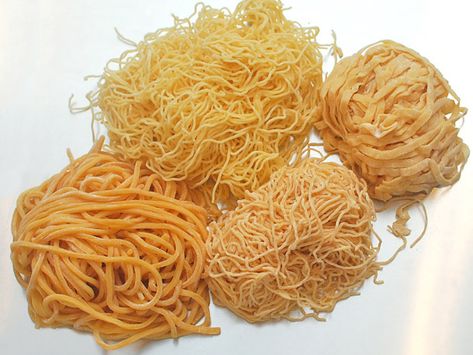 From crispy pan-fried noodles to a bowl of wonton noodle soup, fresh Chinese egg noodles are a staple of Chinese restaurants. Just like Italian pasta or ramen, when cooked properly, they should have a firm bite and springy texture, and the wide variation in thickness and springiness makes Chinese egg noodles some of the most versatile to cook with. Cooking With Ginger, Fresh Egg Noodles, Wonton Noodle Soup, Pan Fried Noodles, Lo Mein Noodles, Wonton Noodles, Chinese Egg, Types Of Noodles, Chow Mein Noodles