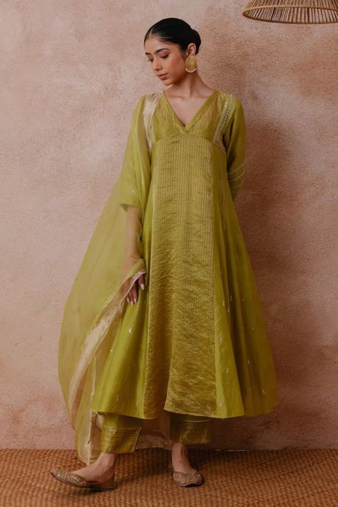 Traditional Kurta Sets For Women, Latest Salwar Designs Party Wear, Organza Salwar Suit Design, Tissue Dress Designs, Anarkali Suits Designer Latest, Tissue Suit, Sleeveless Anarkali, Tissue Kurta, Lehenga Designs Simple