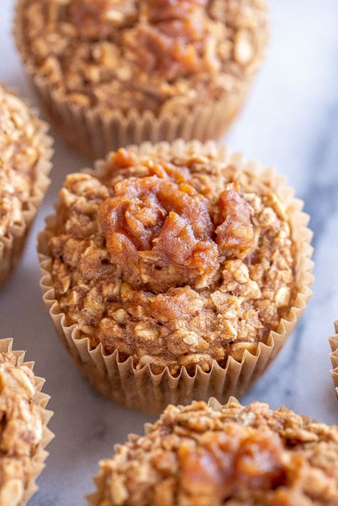 Date Recipes Healthy, Super Healthy Breakfast, Oatmeal Breakfast Muffins, Oatmeal Muffins Healthy, Date Muffins, Oatmeal Muffin Recipes, Healthy Breakfast Recipe, Baked Oatmeal Cups, Dessert Vegan