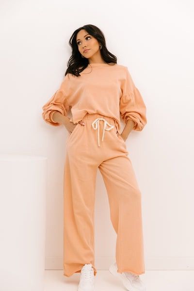 Cute pastel orange loungewear set on model Cute And Comfy Outfits, Lounge Set Outfit, Spring Loungewear, Peach Clothes, Outfits Pastel, Lounge Outfits, Orange Fleece, Orange Pants, Pastel Orange