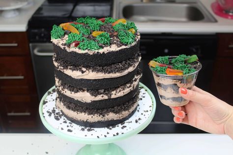 In A Cup Recipes, Cake In A Cup, Chocolate Layer Cake Recipe, Cup Recipes, Dirt Cup, Dirt Cups, Cookies And Cream Cake, Dirt Cake, Layer Cake Recipes