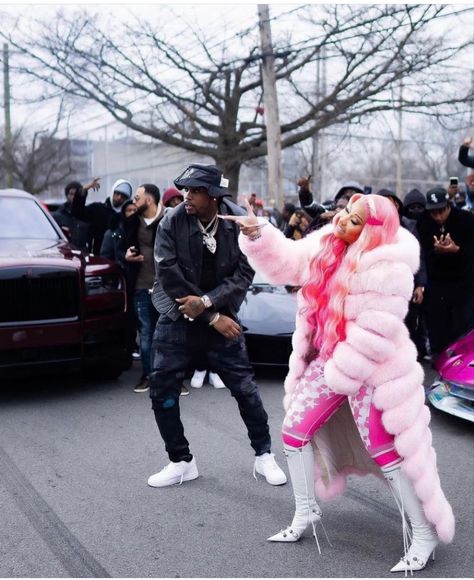 Nicki Minaj Nicki Minaj Wallpaper, Nicki Minaj Barbie, Pretty Pregnant, Hip Hop Videos, Hip Hop Culture, Hip Hop Fashion, Nicki Minaj, Female Artists, Canada Goose Jackets