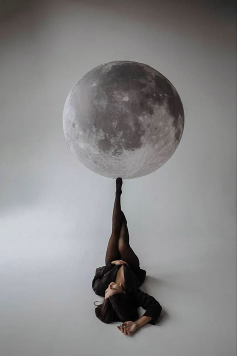 Moon Projector Photoshoot, Astrologer Photoshoot, Astrology Photoshoot, Moon Photoshoot, Fashion Model Photography, Shoot The Moon, Collage Art Projects, Moon Photos, Personal Branding Photoshoot