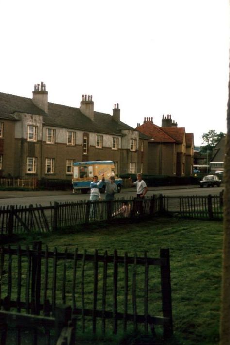 England In The 80s, This Is England Aesthetic, 90s Aesthetic British, Uk Culture Aesthetic, 80s Britain Aesthetic, Growing Up British Aesthetic, Working Class Aesthetic Uk, 80s London Aesthetic, 80s England Aesthetic