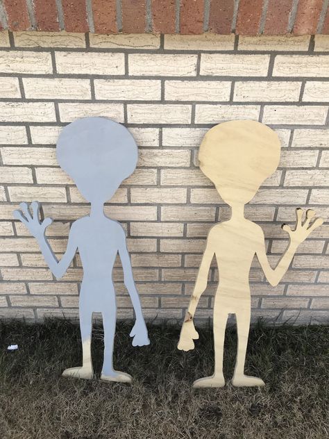 Working on my Area 51 yard display now Diy Alien Decor, Area 51 Party Ideas, Alien Yard Decorations, Alien Decorations Space Theme, Diy Alien Decorations, Area 51 Halloween Decor, Outer Space Trunk Or Treat, Space Rodeo, Alien Silhouette