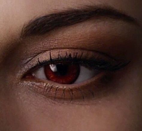 In Love With A Vampire Aesthetic, Vampire Eye Color, Dark Red Eyes Aesthetic, Teen Vampire Aesthetic, Red Eyes Female, Vampire Eyes Aesthetic, Red Eye Aesthetic, Ginger Vampire, Red Eyes Aesthetic