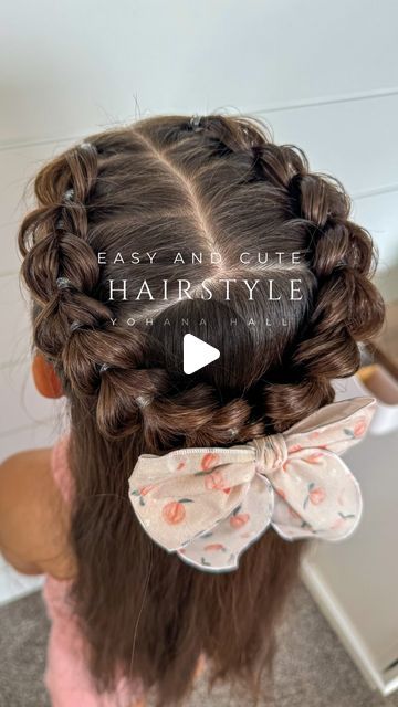 Yohana Hall on Instagram: "This is the hairstyle that Charlee had the day of her preschool graduation 🥹 I did this hairstyle on Charlee yesterday and so many of you wanted the tutorial so here it is 🫶 should I try to do the same hairstyle on Julia? 

#hairstyle #cutehair #cutehairstyle #hairtutorial #gourgeoushair #hairgoals #backtoschoolhairstyles #hairideas #hairinspiration #girlmom #hair" Hair Styles For School Photo Day, 2nd Grade Picture Day Hair, 1st Grade Picture Day Hair, First Day Of School Hairstyle Kindergarten, Kindergarten School Pictures Hair, Kids Picture Day Hairstyles, School Photo Hairstyles, School Hairstyles For Kids, Photo Hairstyles