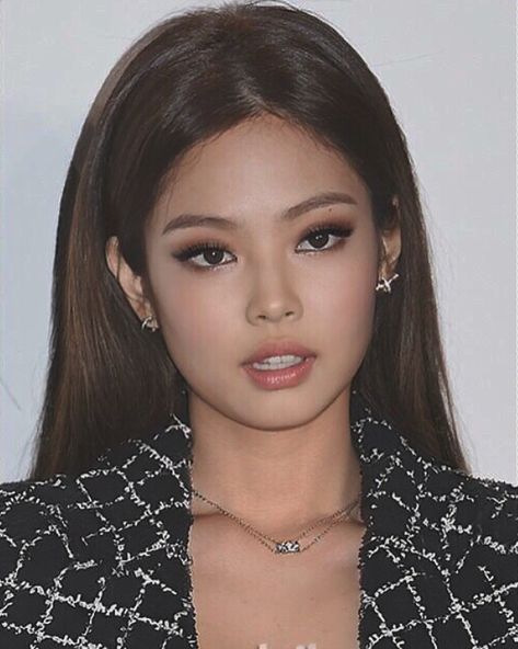 Jennie Make Up, Jennie Kim Makeup Look, Jennie Kim Makeup, Jennie Makeup, Blackpink Makeup, Kim Makeup, Jennie Black, Korean Eye Makeup, Jennie Kim