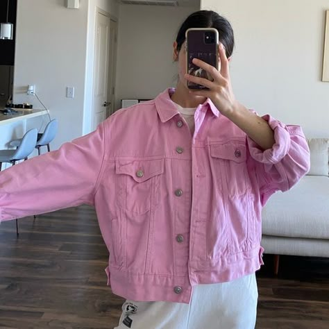 Topshop pink denim jacket Pink Denim Jacket Outfit Women, Pink Jeans Jacket Outfit, Pink Jacket Outfit Aesthetic, Pink Jean Jacket Outfit, Pink Denim Jacket Outfit, Denim Jacket Outfit Women, Pink Jacket Outfit, Strawberry Shortcake Aesthetic, Pink Jean Jacket