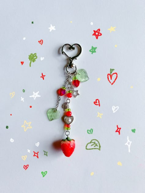 handmade strawberry keychain Strawberry Beaded Keychain, Cute Beaded Keychain Ideas, Handmade Keychains Diy Gift Ideas, Fairycore Keychain, Bead Keychain Diy, Beaded Keychain Diy, Keychain Beads, Strawberry Keychain, Strawberry Jewelry